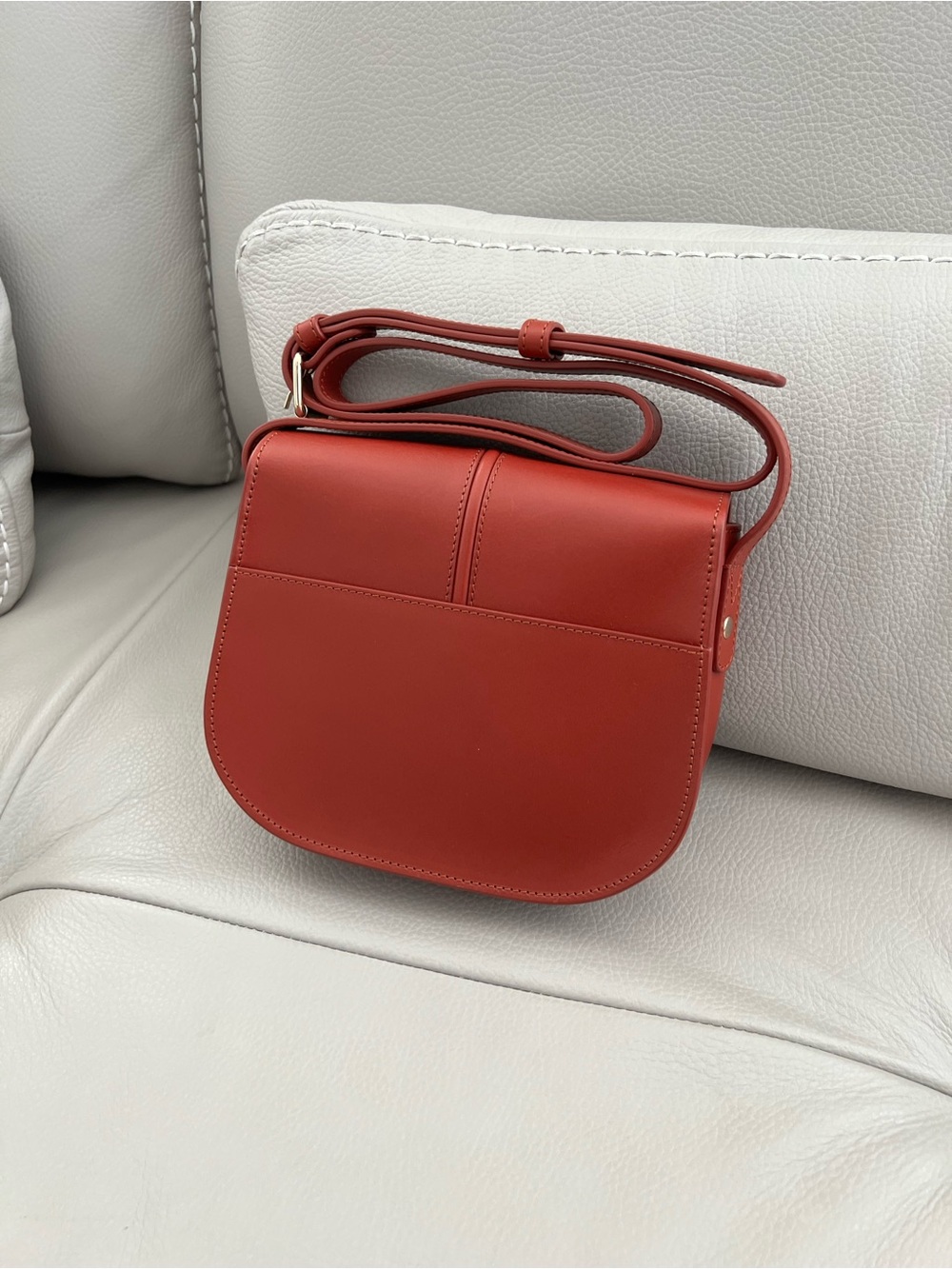 NWT - A.P.C. Betty Calfskin Leather Crossbody Bag BRANDY (EAI) ๐ - Picture 3 of 5